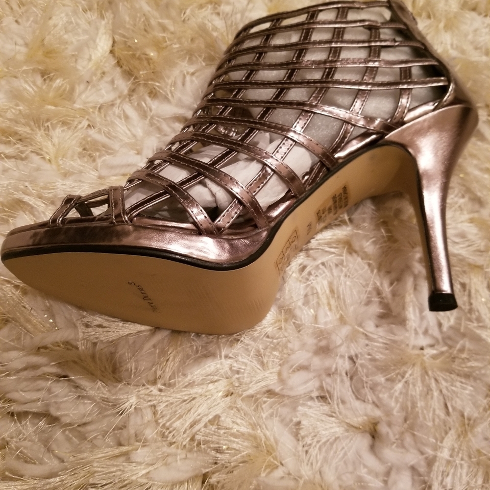 Shoes - Picture 5 of 6